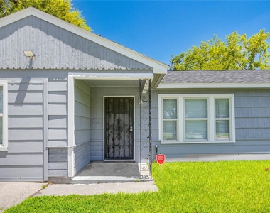 8921 Oak Knoll Lane - Photo Thumbnail 3