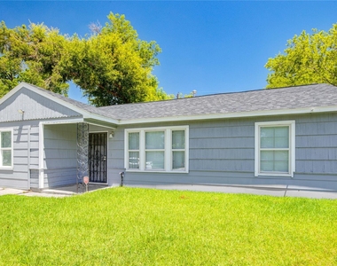 8921 Oak Knoll Lane - Photo Thumbnail 2