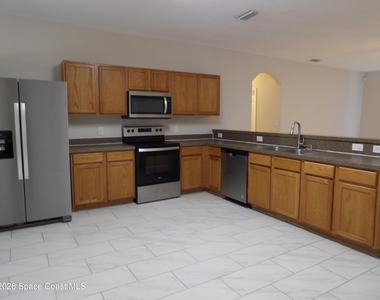 117 Fayetteville Street Sw - Photo Thumbnail 4