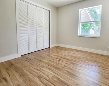 1660 Vernon Dicks Drive - Photo Thumbnail 10