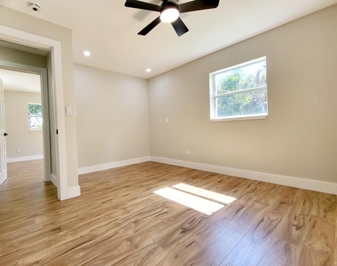 1660 Vernon Dicks Drive - Photo Thumbnail 14