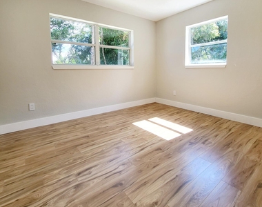 1660 Vernon Dicks Drive - Photo Thumbnail 12