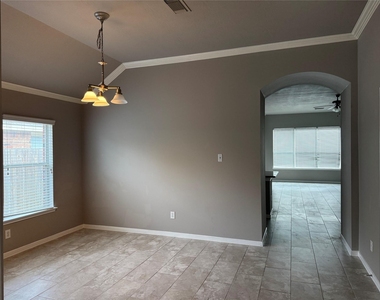 16126 Saxon Hollow Lane - Photo Thumbnail 2