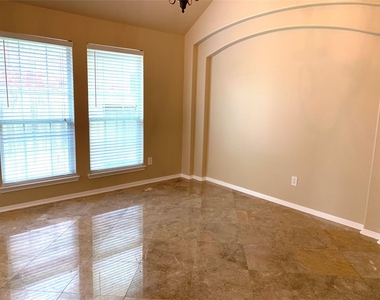 2822 Chalet Knolls Lane - Photo Thumbnail 2