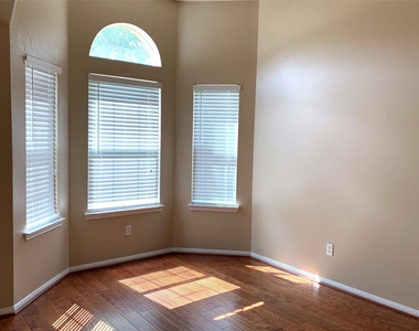 2822 Chalet Knolls Lane - Photo Thumbnail 17