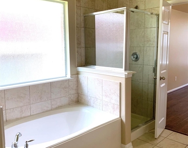 2822 Chalet Knolls Lane - Photo Thumbnail 23