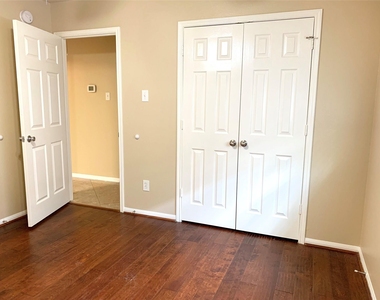 2822 Chalet Knolls Lane - Photo Thumbnail 18