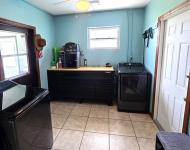 210 Juniper Avenue - Photo Thumbnail 25