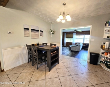 210 Juniper Avenue - Photo Thumbnail 6