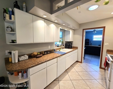 210 Juniper Avenue - Photo Thumbnail 9