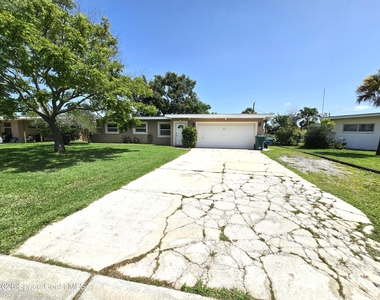 210 Juniper Avenue - Photo Thumbnail 1