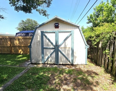 210 Juniper Avenue - Photo Thumbnail 23