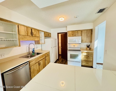 9000 York Lane - Photo Thumbnail 7
