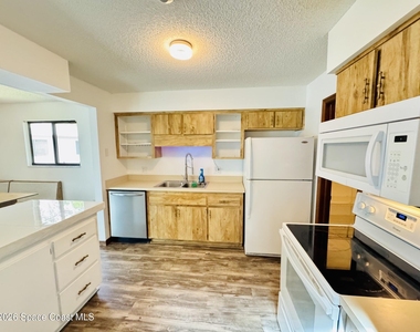 9000 York Lane - Photo Thumbnail 5