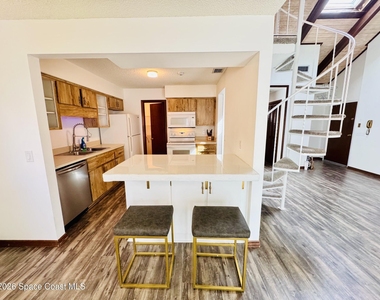 9000 York Lane - Photo Thumbnail 6