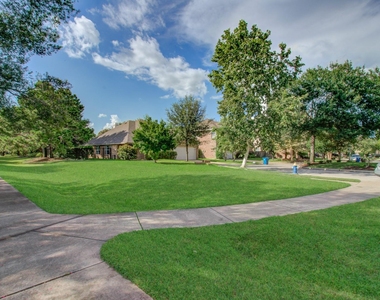 18154 Williams Elm Drive - Photo Thumbnail 2