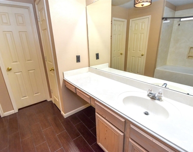 7215 Kransburg Ranch Drive - Photo Thumbnail 16
