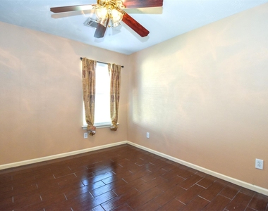 7215 Kransburg Ranch Drive - Photo Thumbnail 17