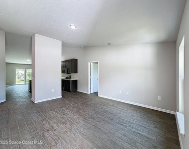 144 Roosevelt Street - Photo Thumbnail 3