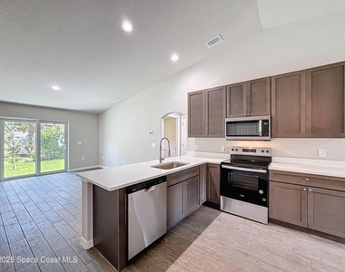 144 Roosevelt Street - Photo Thumbnail 8
