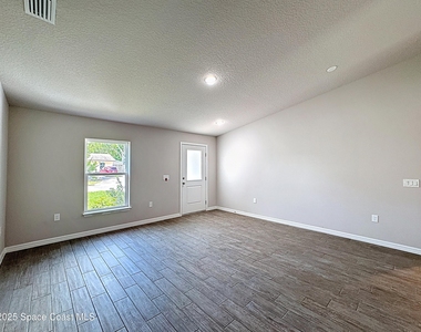 144 Roosevelt Street - Photo Thumbnail 5