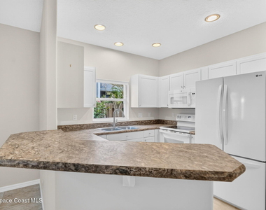 506 Tyler Avenue - Photo Thumbnail 3