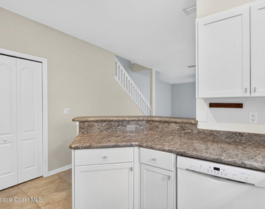 506 Tyler Avenue - Photo Thumbnail 4