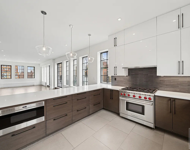 East 80th Street - Photo Thumbnail 13