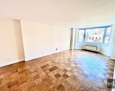 East 71st Street - Photo Thumbnail 1