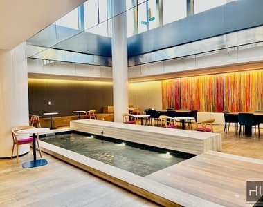 West 38th Street - Photo Thumbnail 9