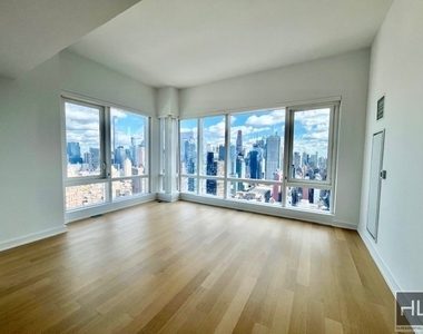 West 38th Street - Photo Thumbnail 1