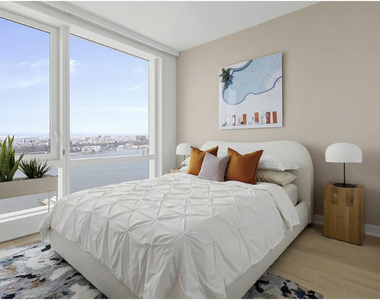 West 38th Street - Photo Thumbnail 5