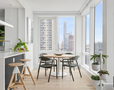 West 38th Street - Photo Thumbnail 1