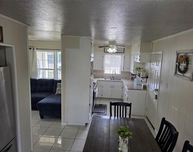 10315 Carthage Drive - Photo Thumbnail 4