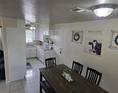 10315 Carthage Drive - Photo Thumbnail 6