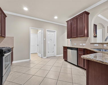 9106 Fuqua Breeze Drive - Photo Thumbnail 14