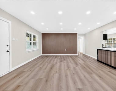 1202 Dogwood Drive - Photo Thumbnail 11