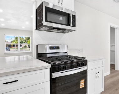 1202 Dogwood Drive - Photo Thumbnail 19