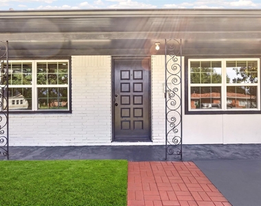 1202 Dogwood Drive - Photo Thumbnail 8