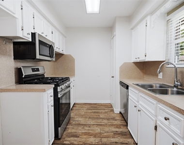 182 Greenleaf Lane - Photo Thumbnail 4