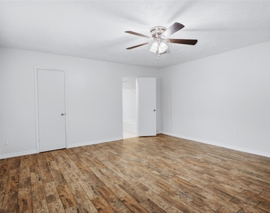 182 Greenleaf Lane - Photo Thumbnail 7