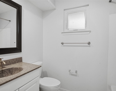 182 Greenleaf Lane - Photo Thumbnail 9