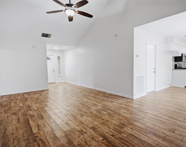 182 Greenleaf Lane - Photo Thumbnail 3