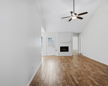 182 Greenleaf Lane - Photo Thumbnail 2