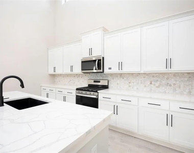 24130 Elkhorn Glen Lane - Photo Thumbnail 10