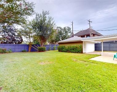 8515 Mullins Drive - Photo Thumbnail 17
