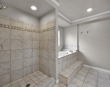 100 Harbour Town Drive - Photo Thumbnail 11