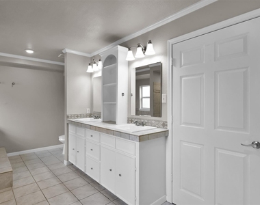 100 Harbour Town Drive - Photo Thumbnail 12