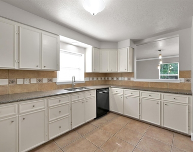 100 Harbour Town Drive - Photo Thumbnail 5