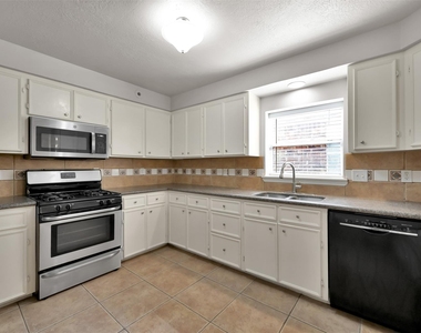 100 Harbour Town Drive - Photo Thumbnail 6